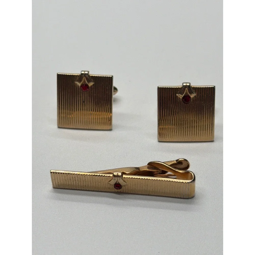 Swank Vintage Mens Gold Tone Ribbed Red Rhinestone Cufflinks and Tie Clip Set